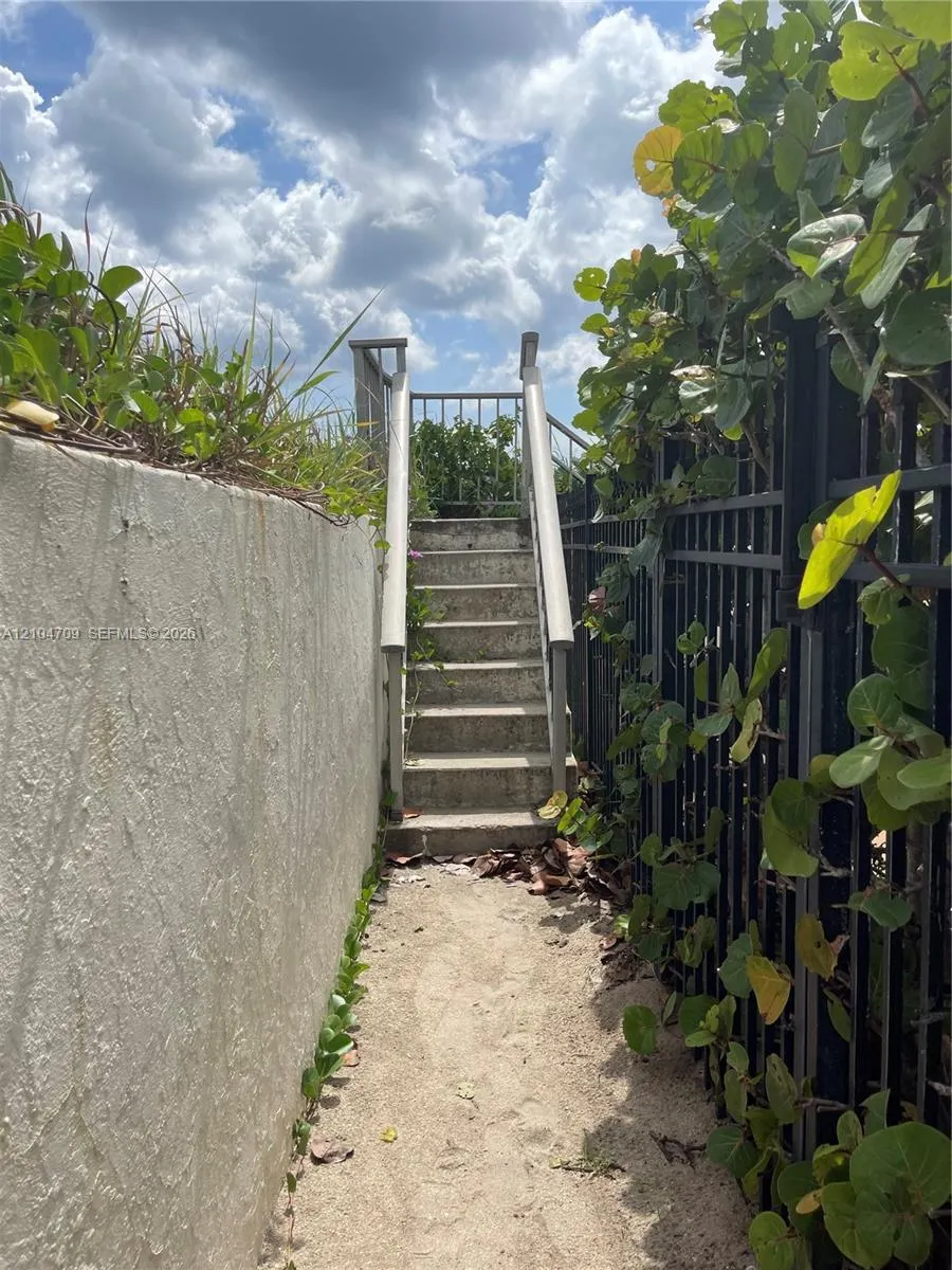 1507 S Ocean Boulevard ##4
