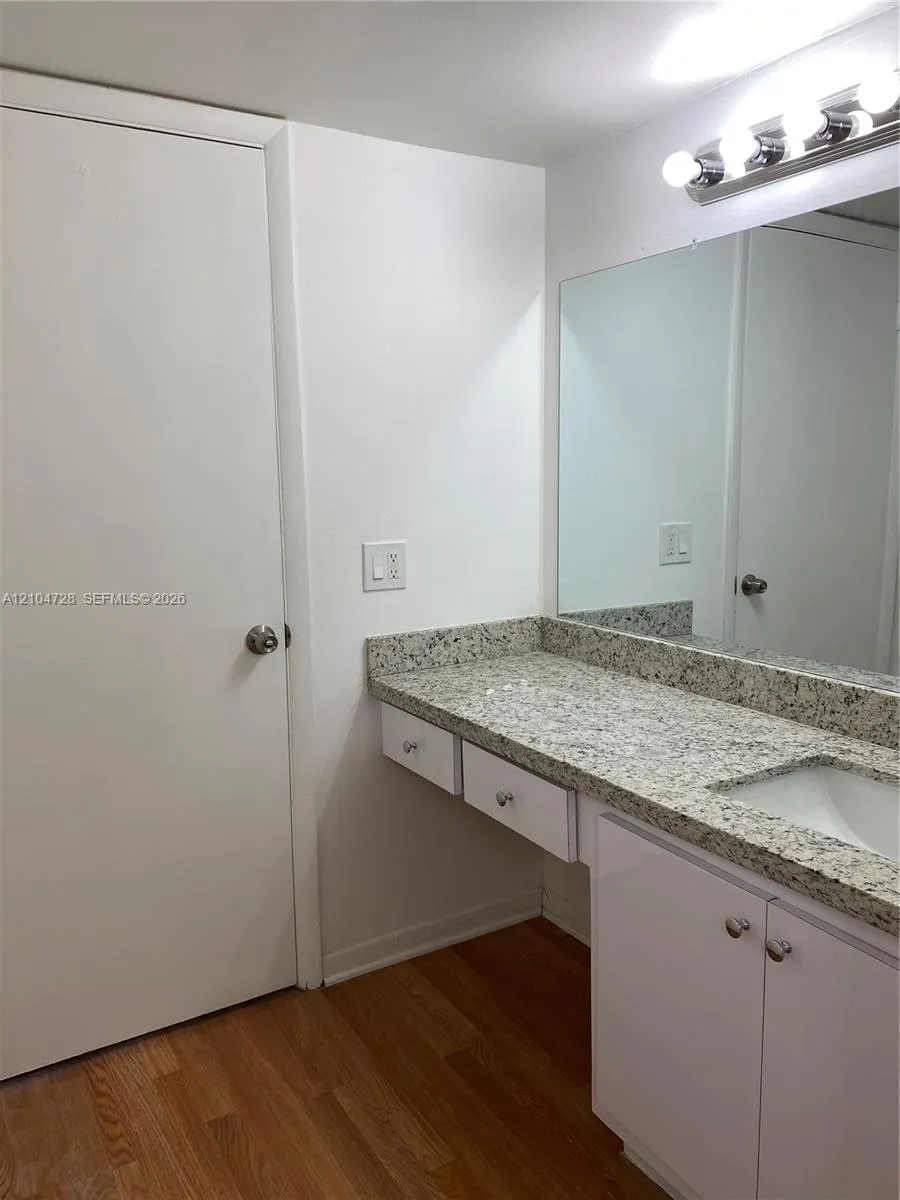 486 NW 165th St Road #B-307