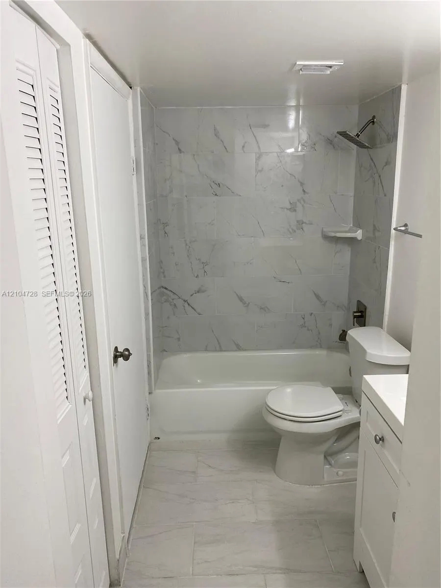 486 NW 165th St Road #B-307