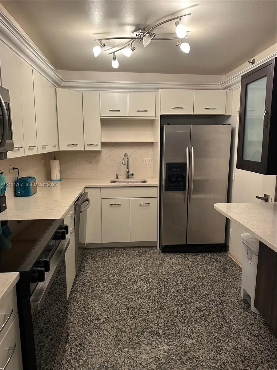 6039 Collins Avenue #815