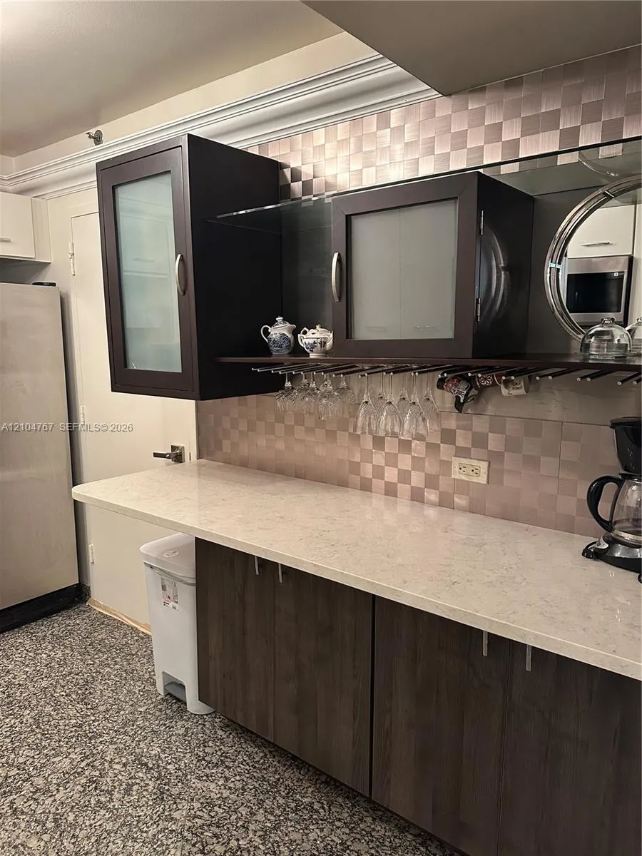 6039 Collins Avenue #815