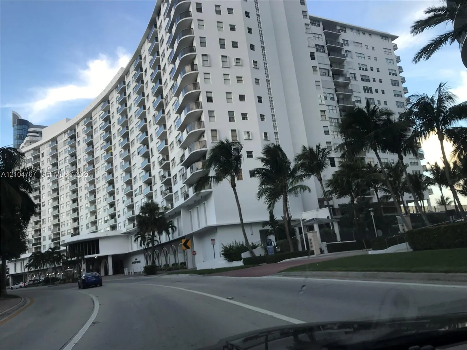 6039 Collins Avenue #815
