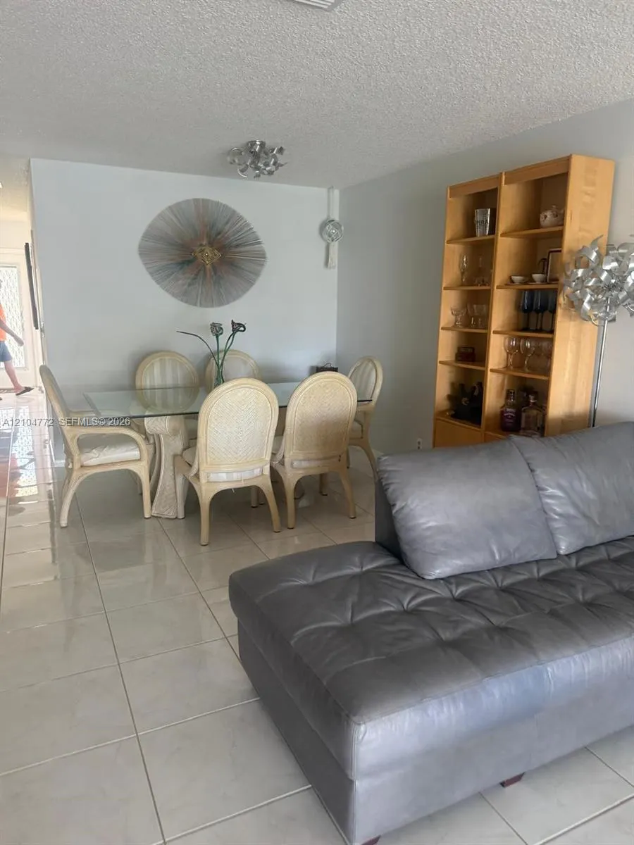 1421 NW 19th Terrace #202
