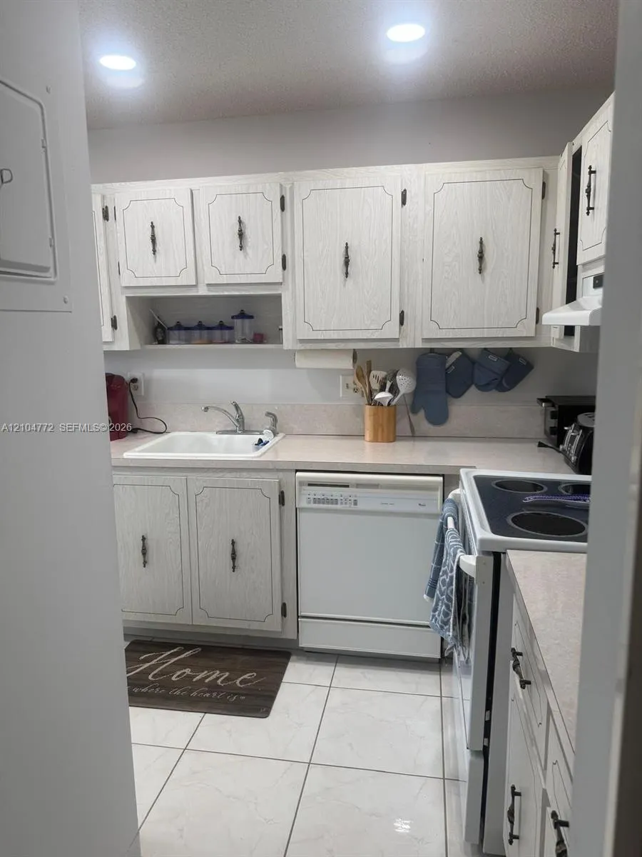 1421 NW 19th Terrace #202