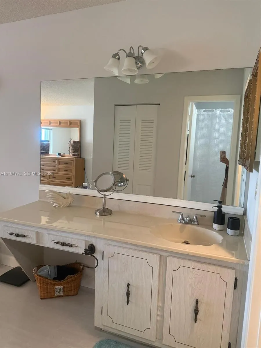 1421 NW 19th Terrace #202