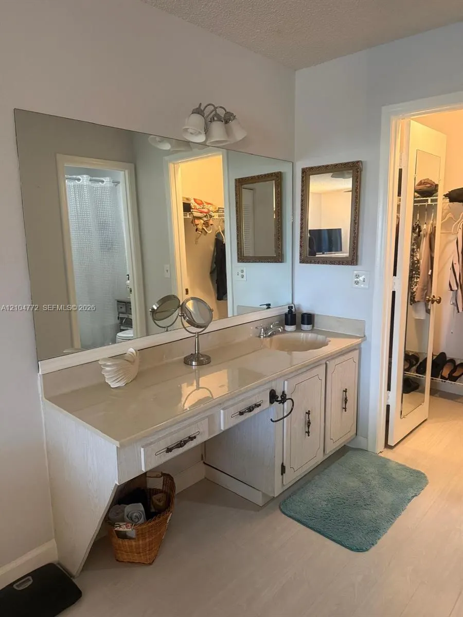 1421 NW 19th Terrace #202