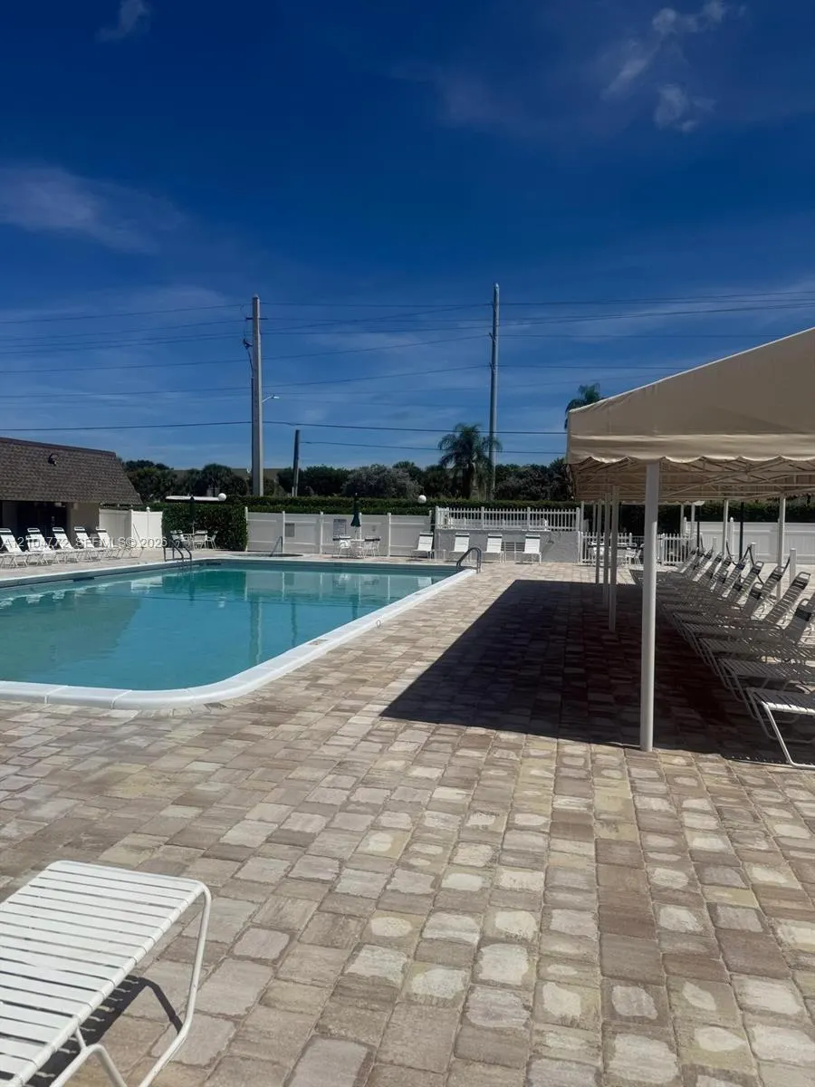 1421 NW 19th Terrace #202