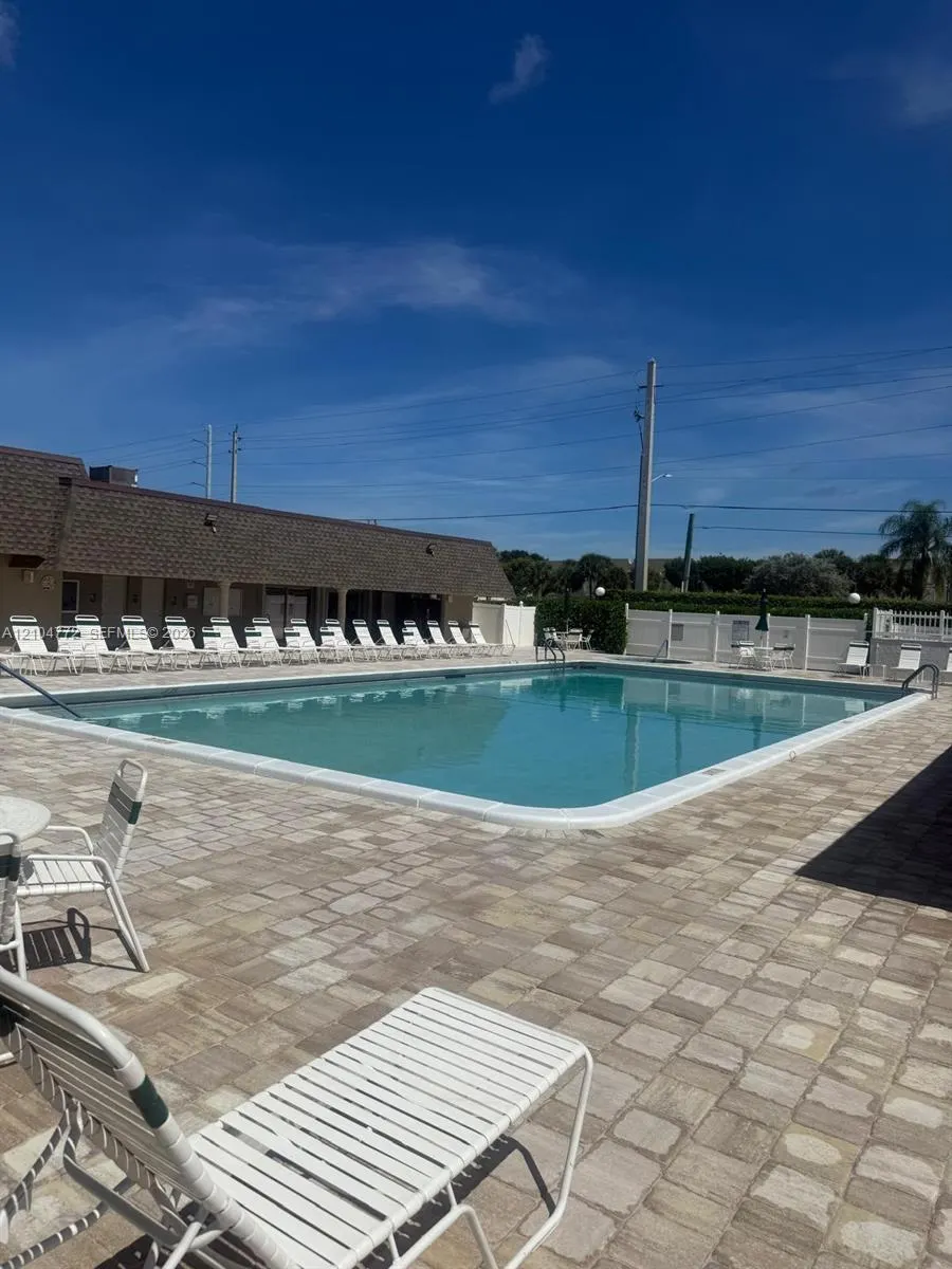 1421 NW 19th Terrace #202