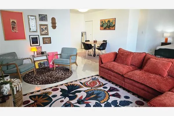 1000 West Avenue #1204