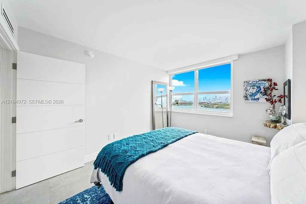 650 West Avenue #1507