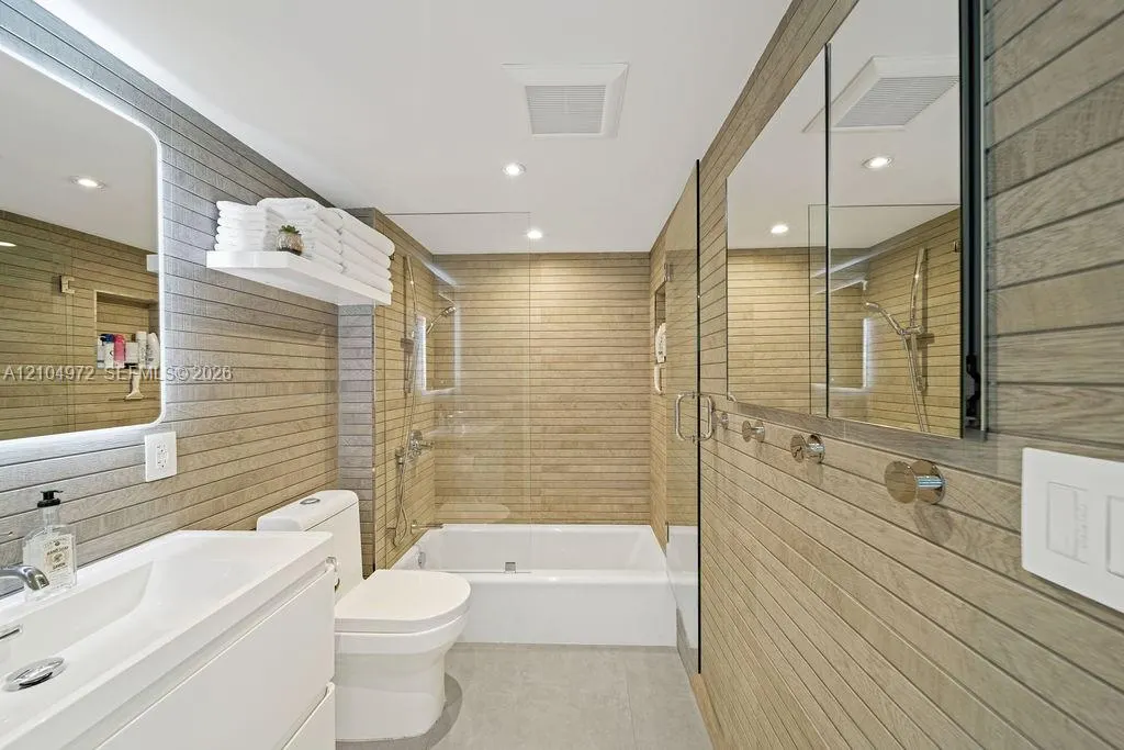 650 West Avenue #1507