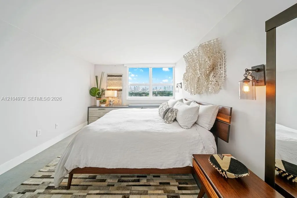 650 West Avenue #1507