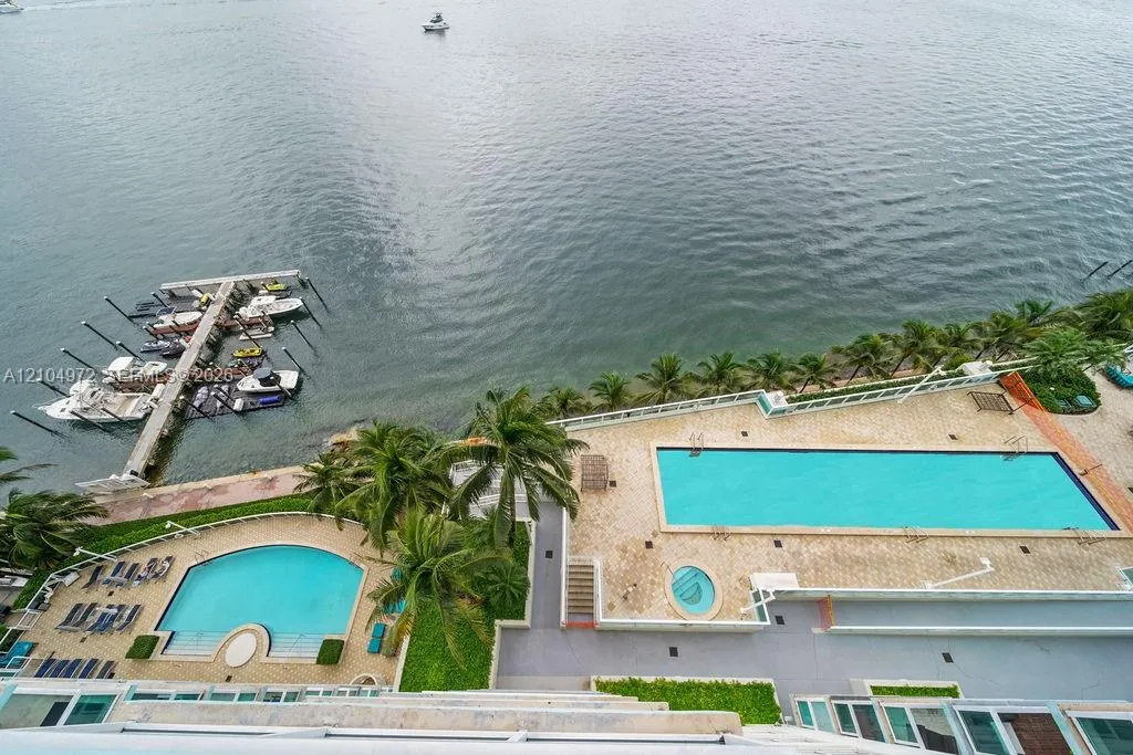 650 West Avenue #1507