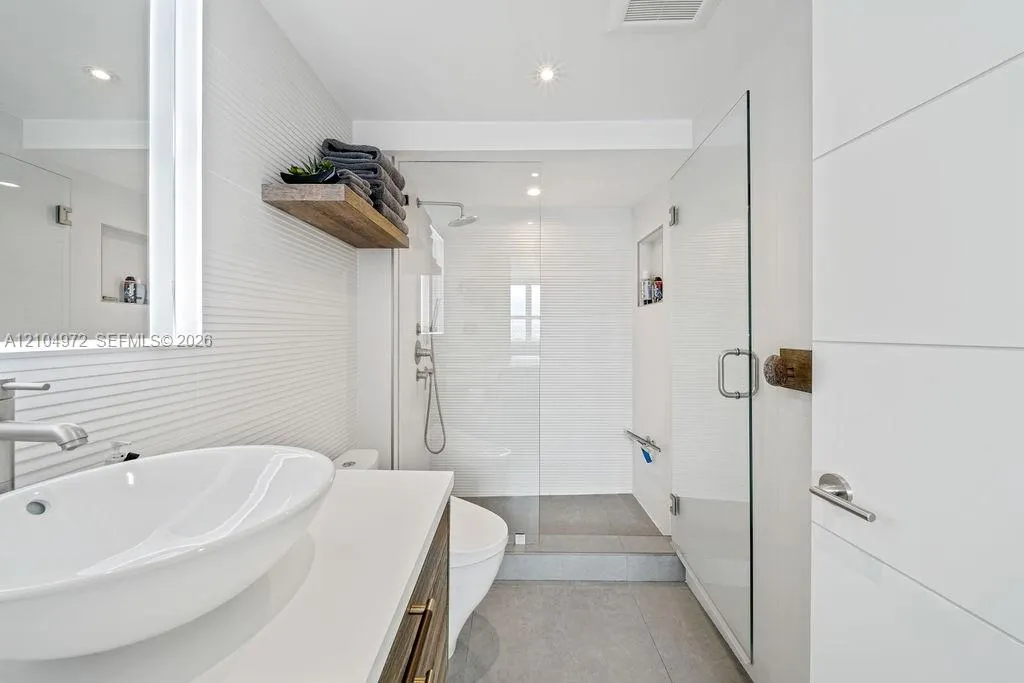 650 West Avenue #1507