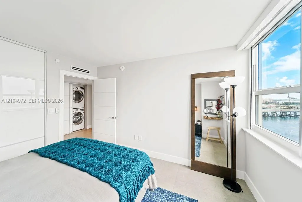 650 West Avenue #1507