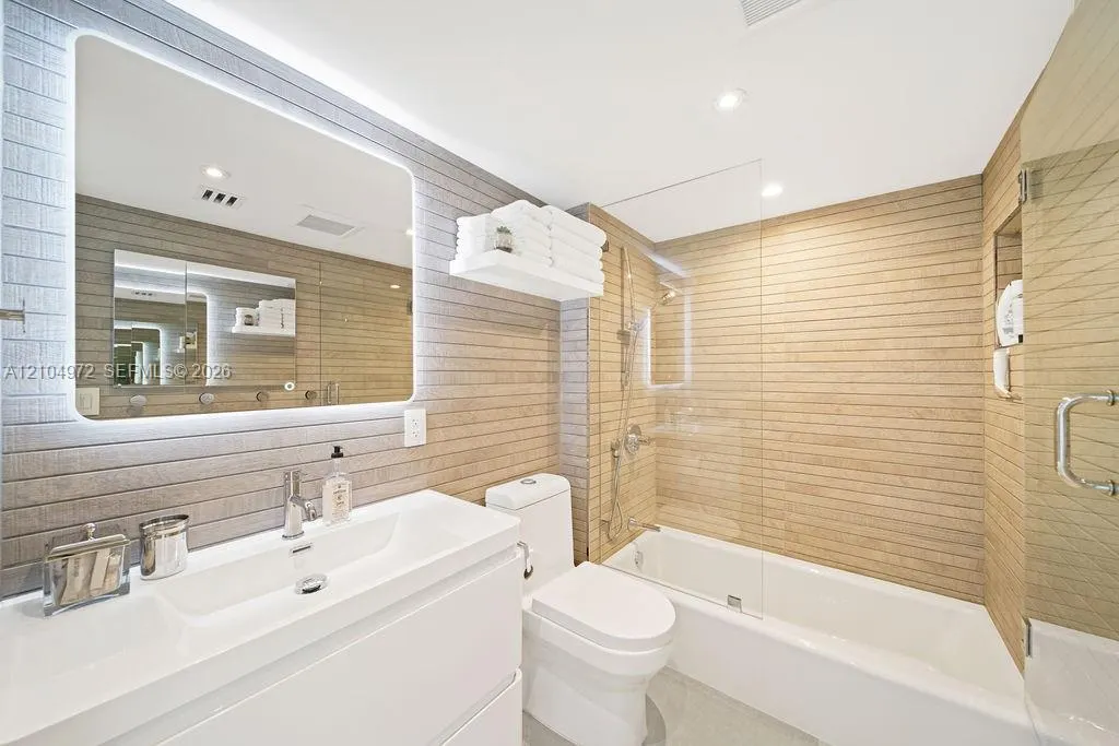 650 West Avenue #1507