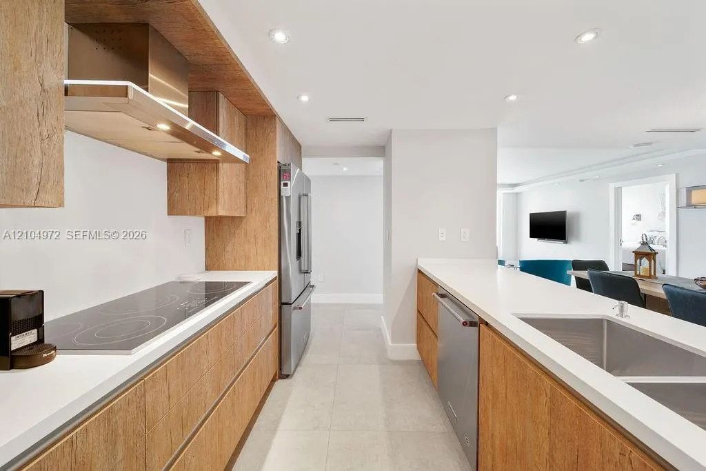 650 West Avenue #1507