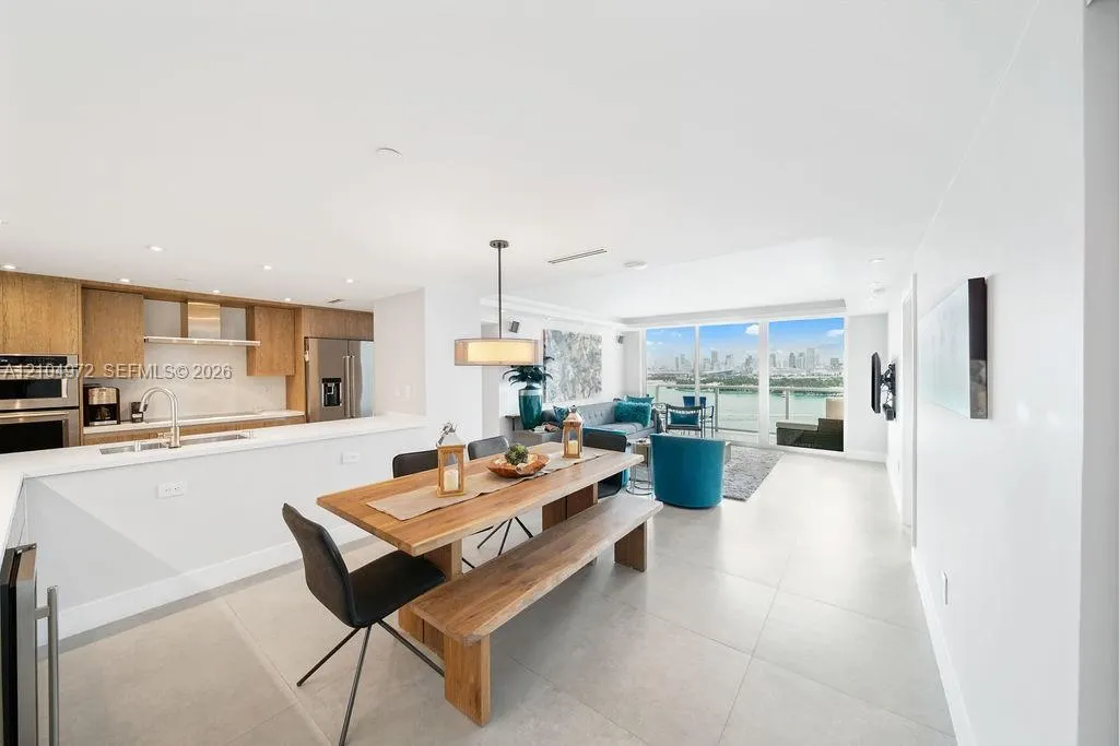 650 West Avenue #1507