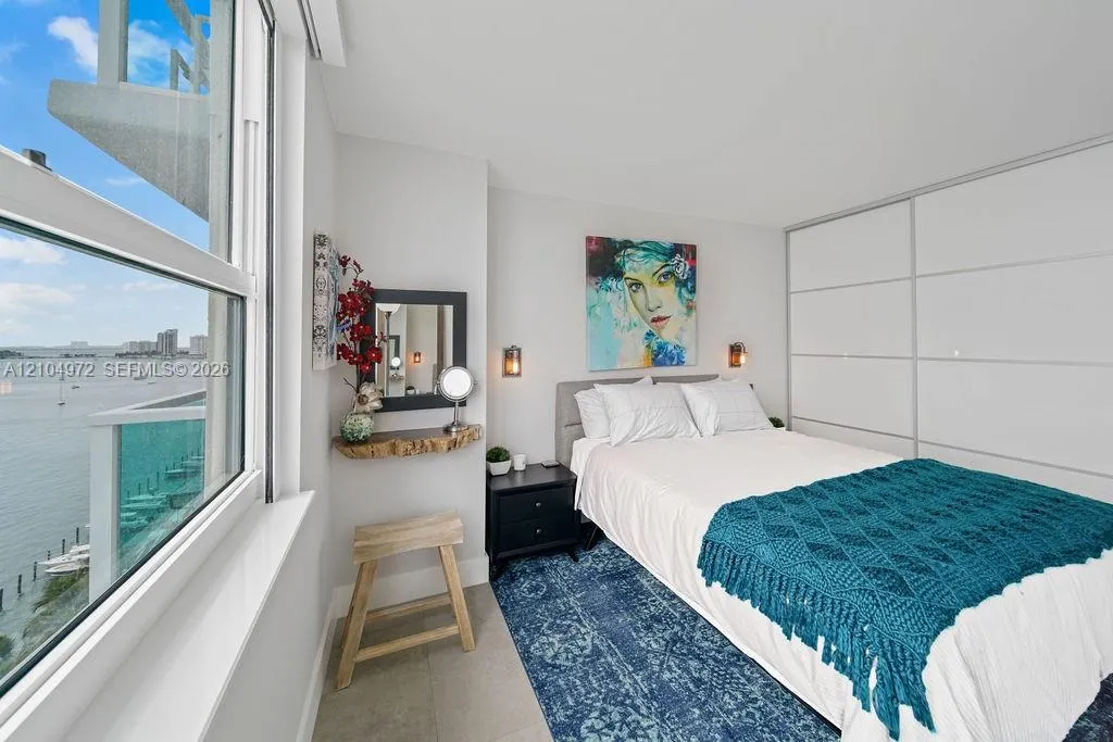 650 West Avenue #1507