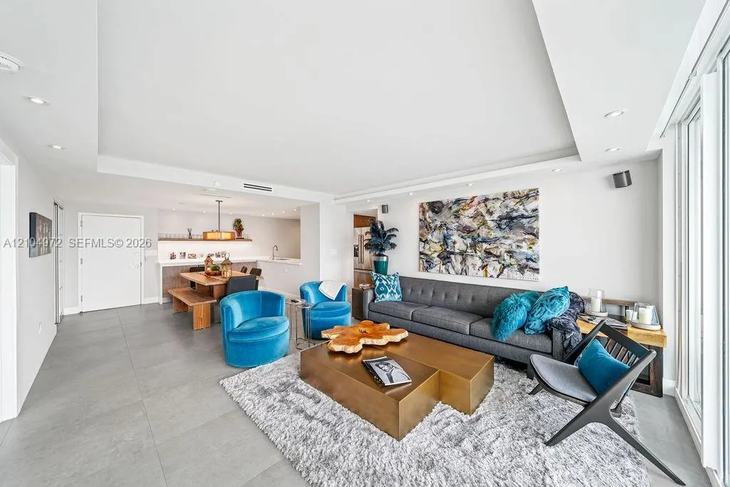 650 West Avenue #1507