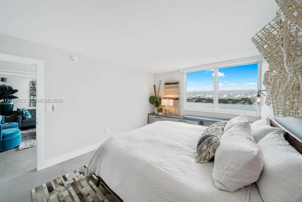 650 West Avenue #1507