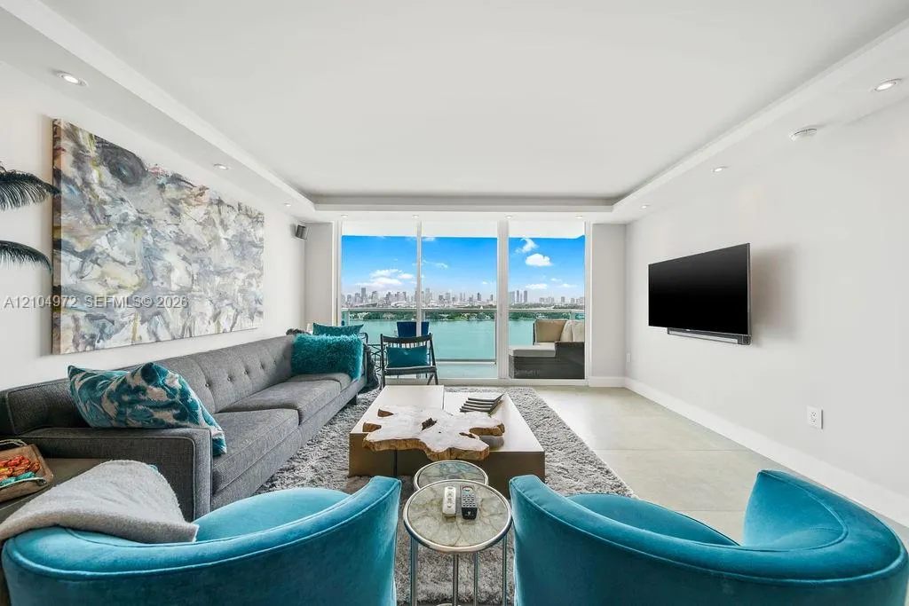 650 West Avenue #1507