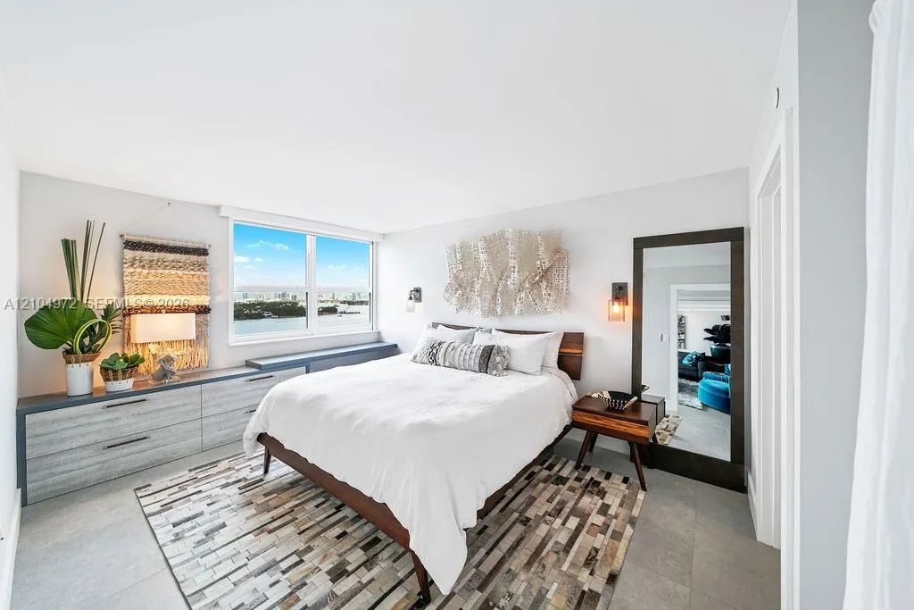 650 West Avenue #1507