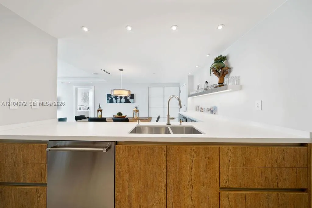650 West Avenue #1507