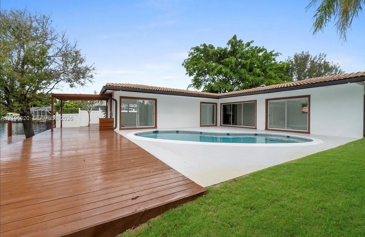 1910 NW 36th Street