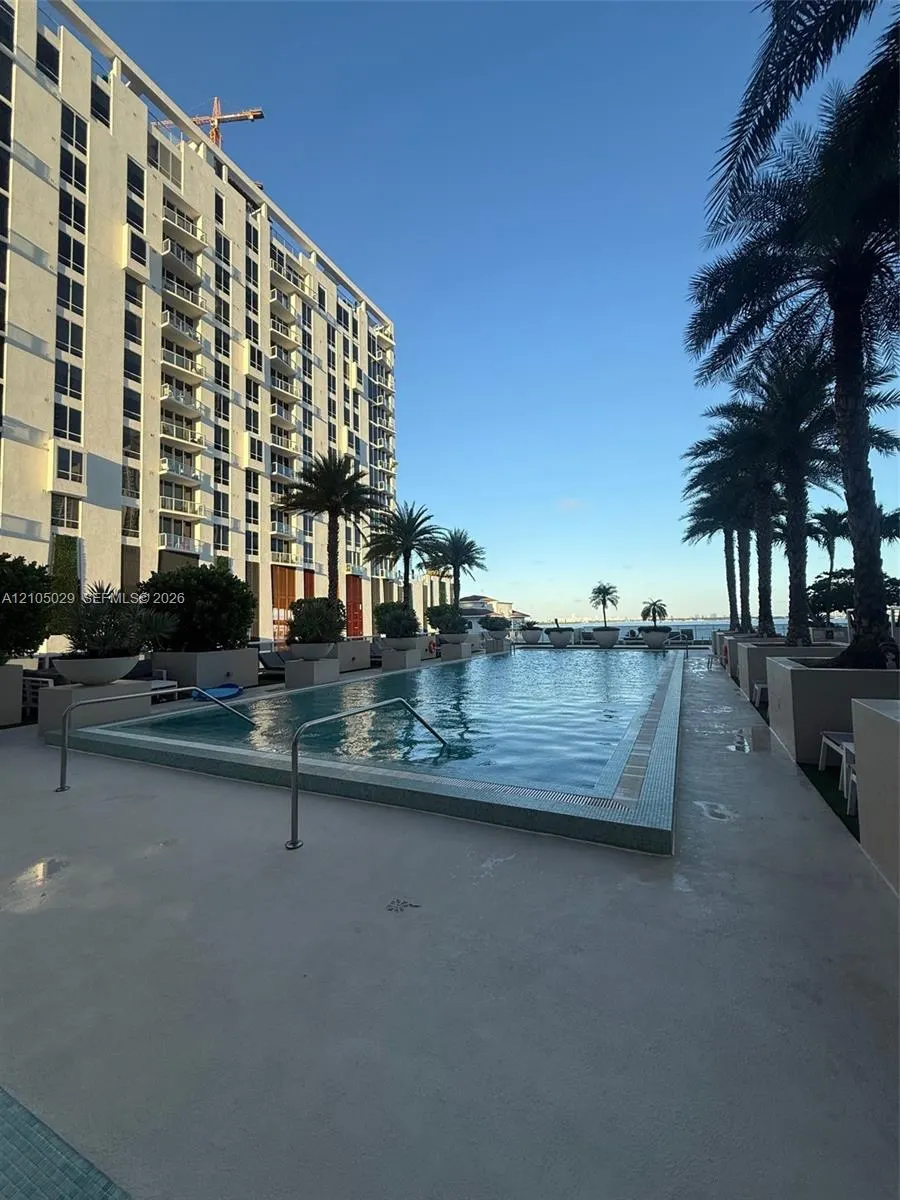 600 NE 27th Street #1203