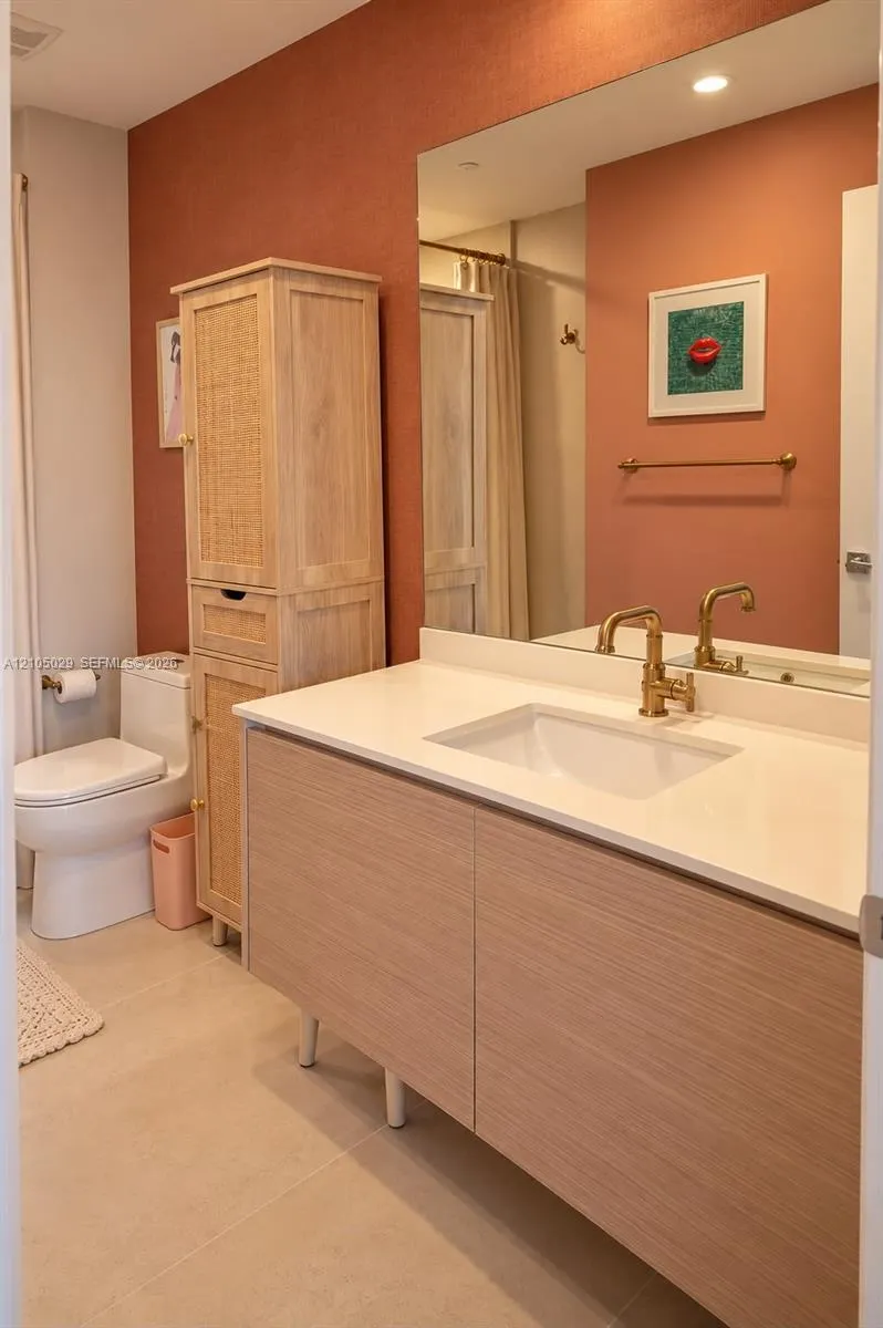 600 NE 27th Street #1203