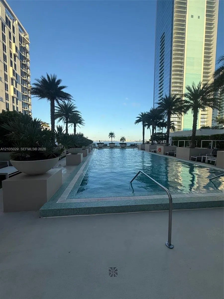 600 NE 27th Street #1203