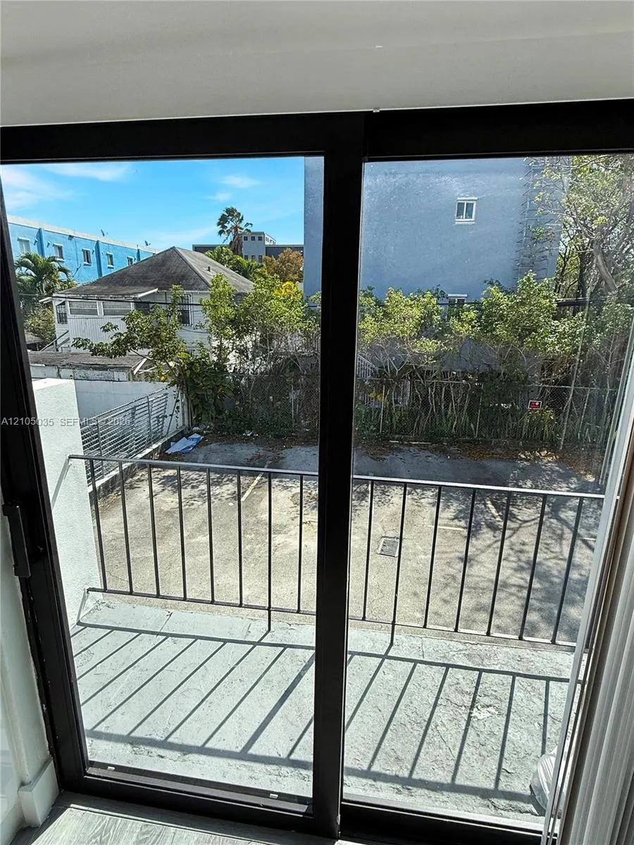 852 SW 1st Street #6