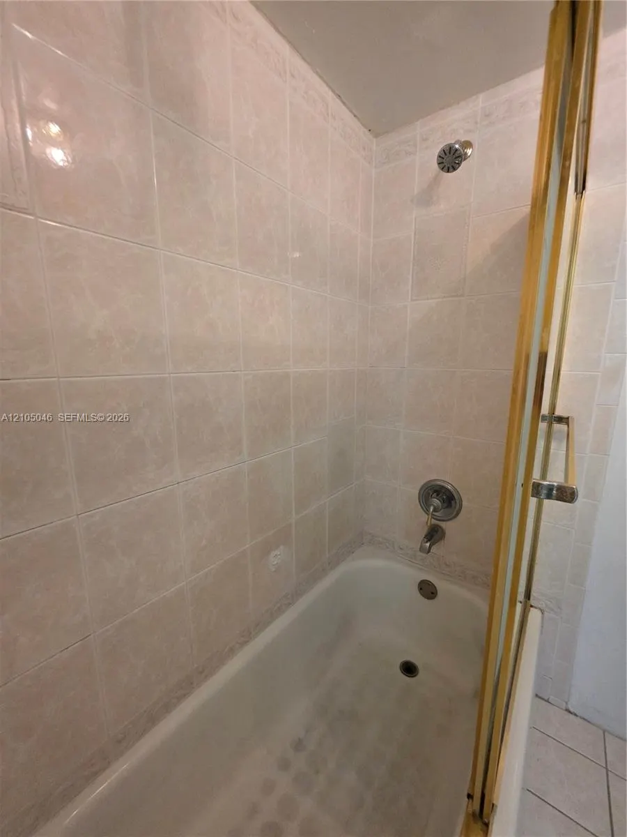 4374 NW 9th Avenue #18-3C