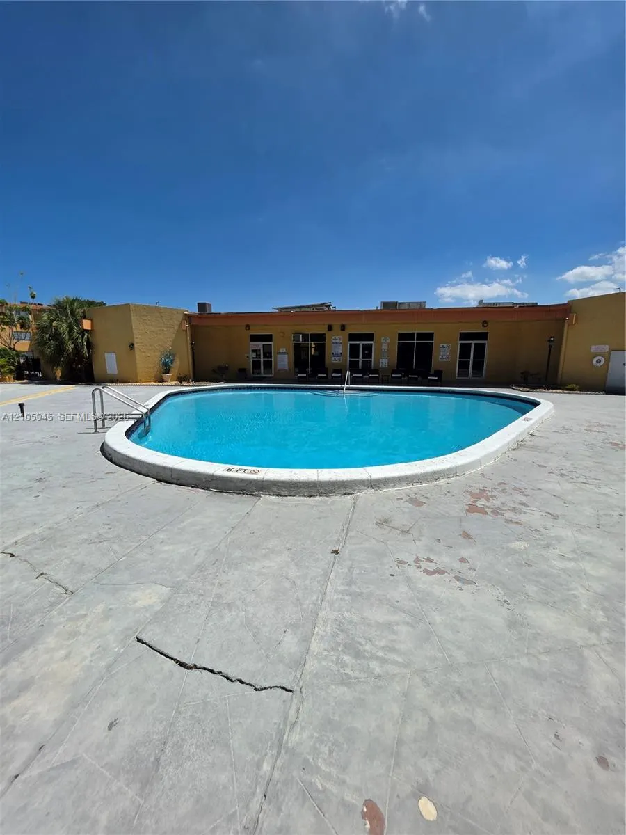 4374 NW 9th Avenue #18-3C