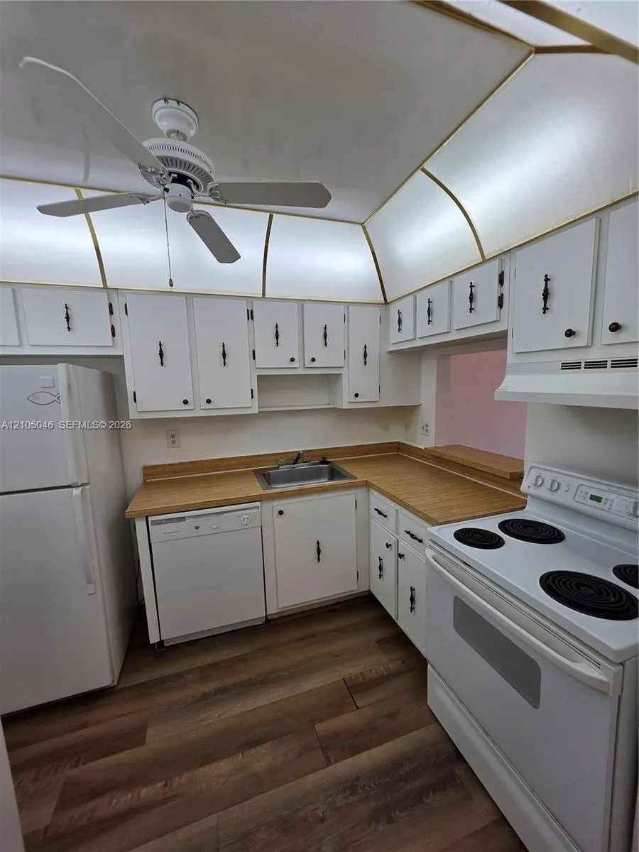4374 NW 9th Avenue #18-3C