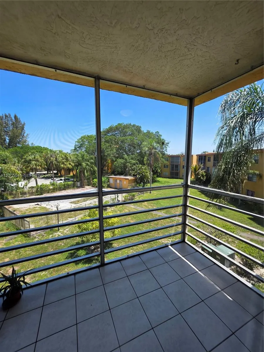 4374 NW 9th Avenue #18-3C