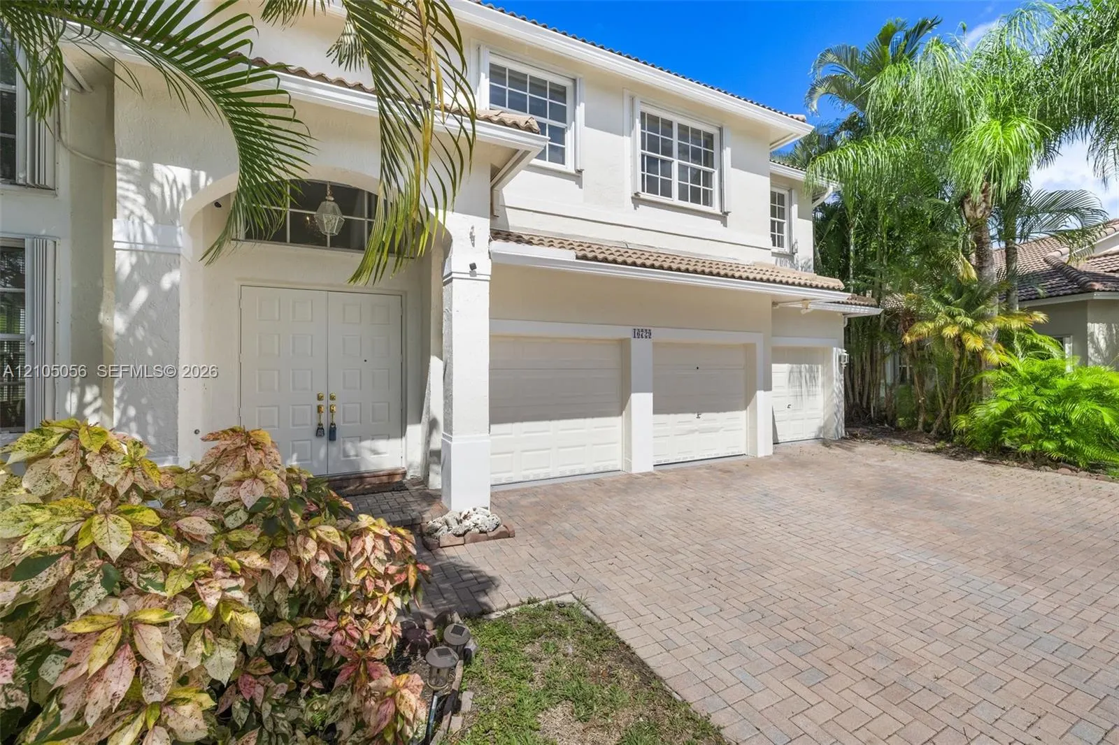 16729 Amber Lake