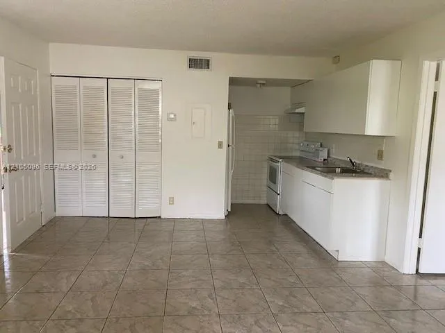 2058 NW 43rd Terrace #8