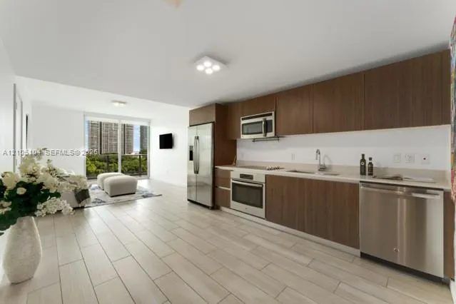 1600 SW 1st Avenue #707