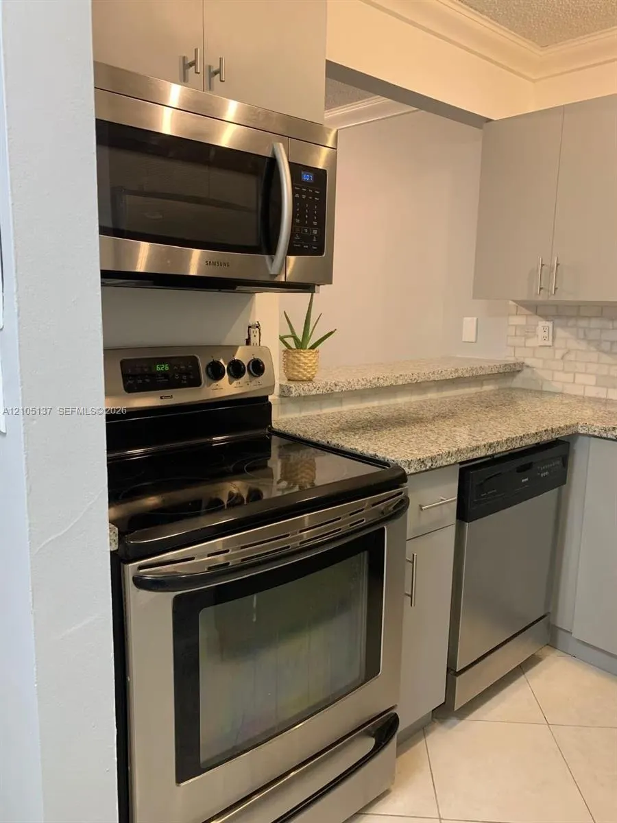 126 SW 17th Road #405