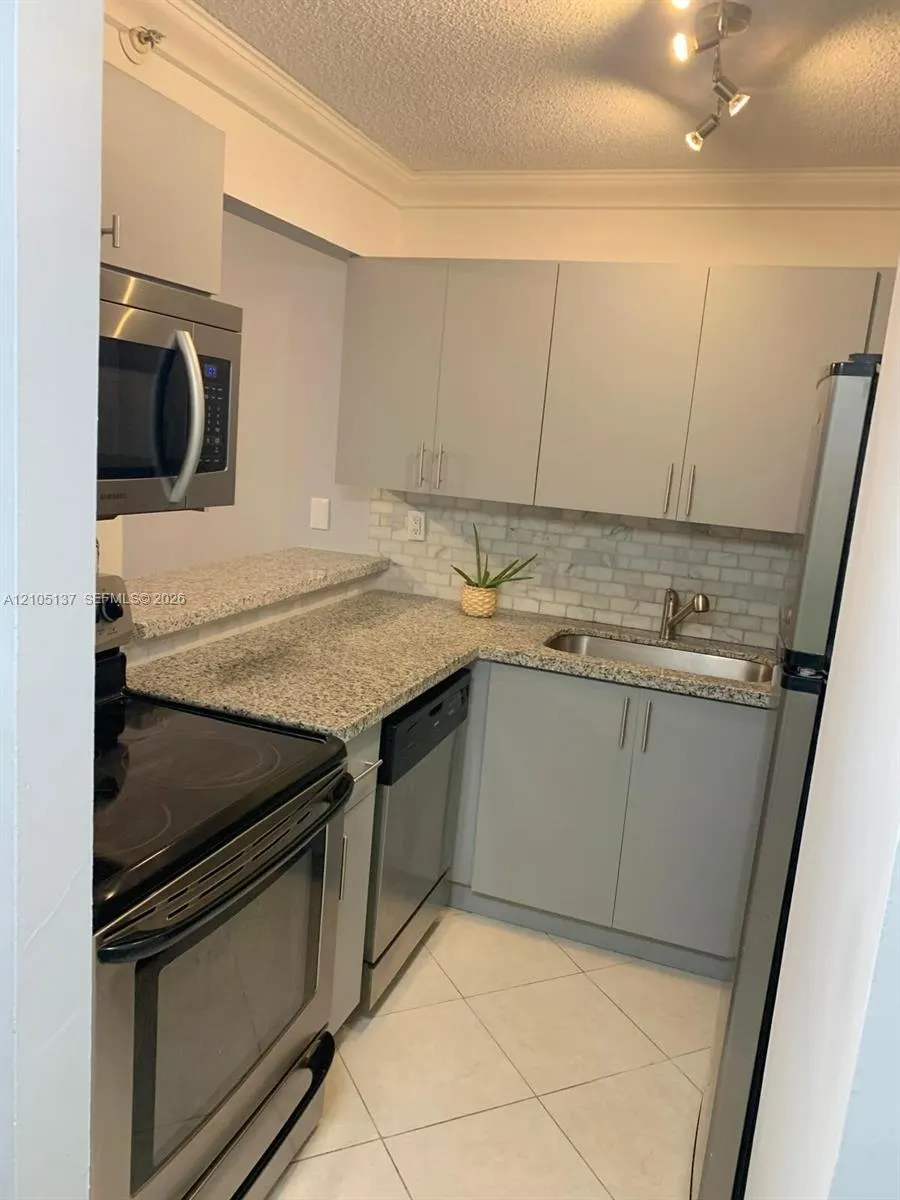 126 SW 17th Road #405