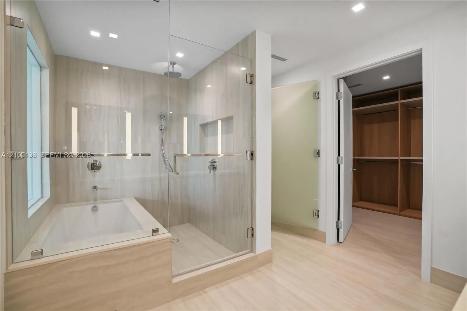2411 Laguna Circle #1505