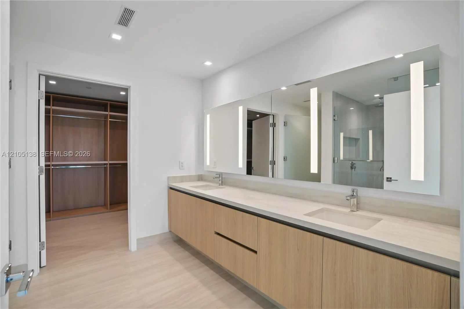 2411 Laguna Circle #1505