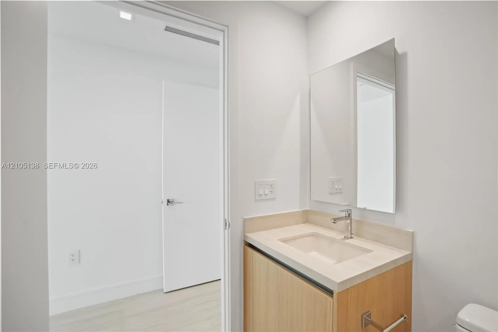 2411 Laguna Circle #1505