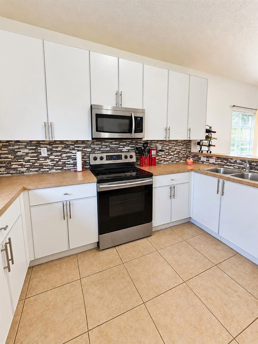 3344 NE 11th Drive
