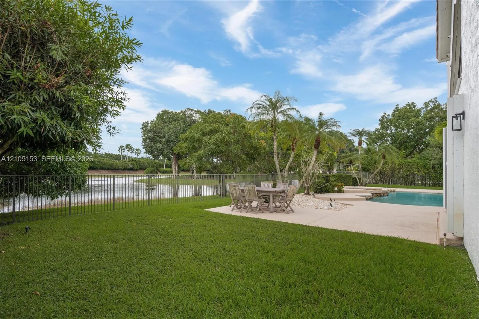 355 Coconut Circle