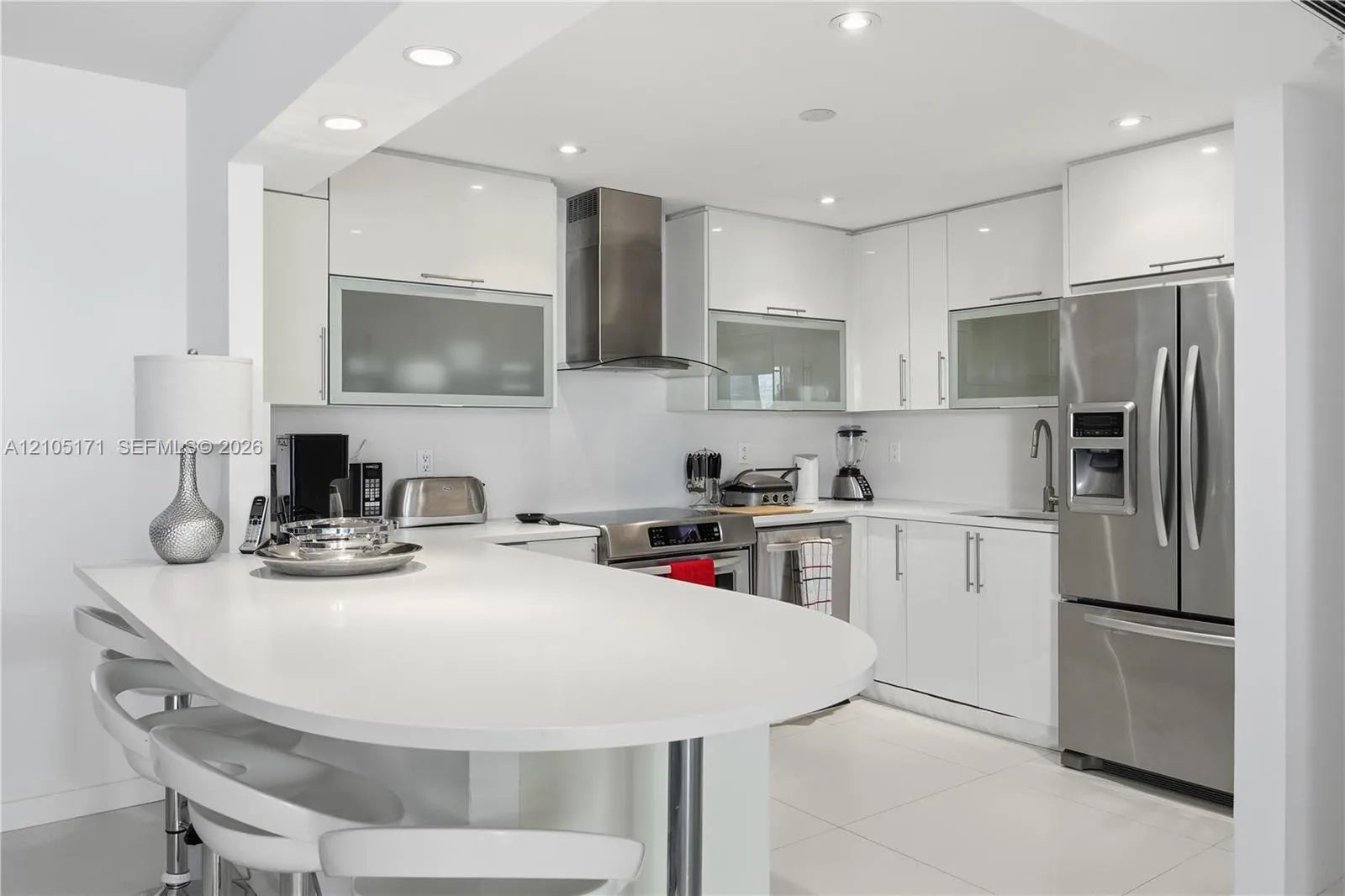 2301 Collins Avenue #606