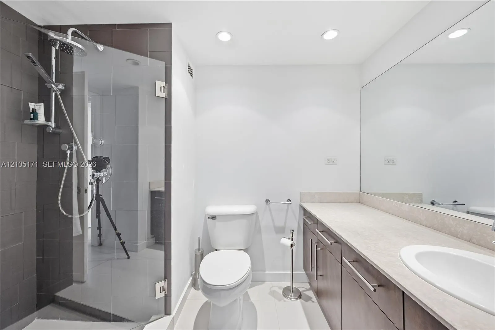 2301 Collins Avenue #606