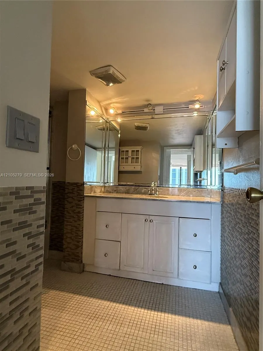 555 NE 15th #25D